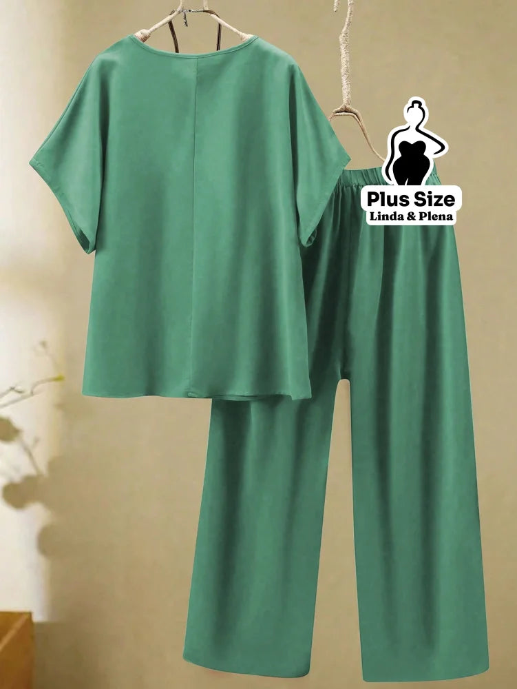Conjunto Minimalista com Blusa Solta e Calça Reta Plus Size Conjunto Minimalista com Blusa Solta e Calça Reta Plus Size