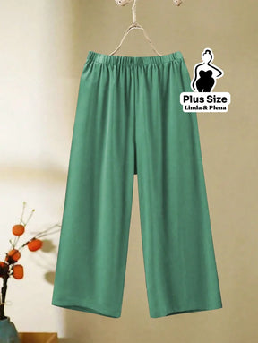 Conjunto Minimalista com Blusa Solta e Calça Reta Plus Size Conjunto Minimalista com Blusa Solta e Calça Reta Plus Size