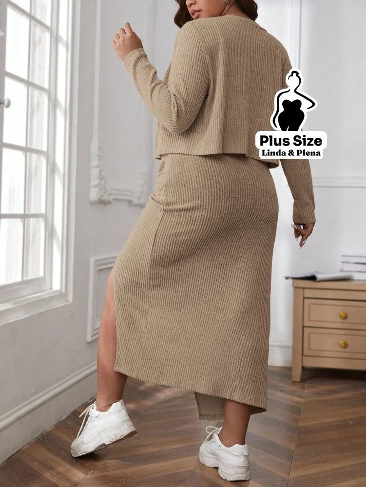 Conjunto Vestido Canelado Com Fenda E Cardigan Plus Size Conjunto Vestido Canelado Com Fenda E Cardigan Plus Size